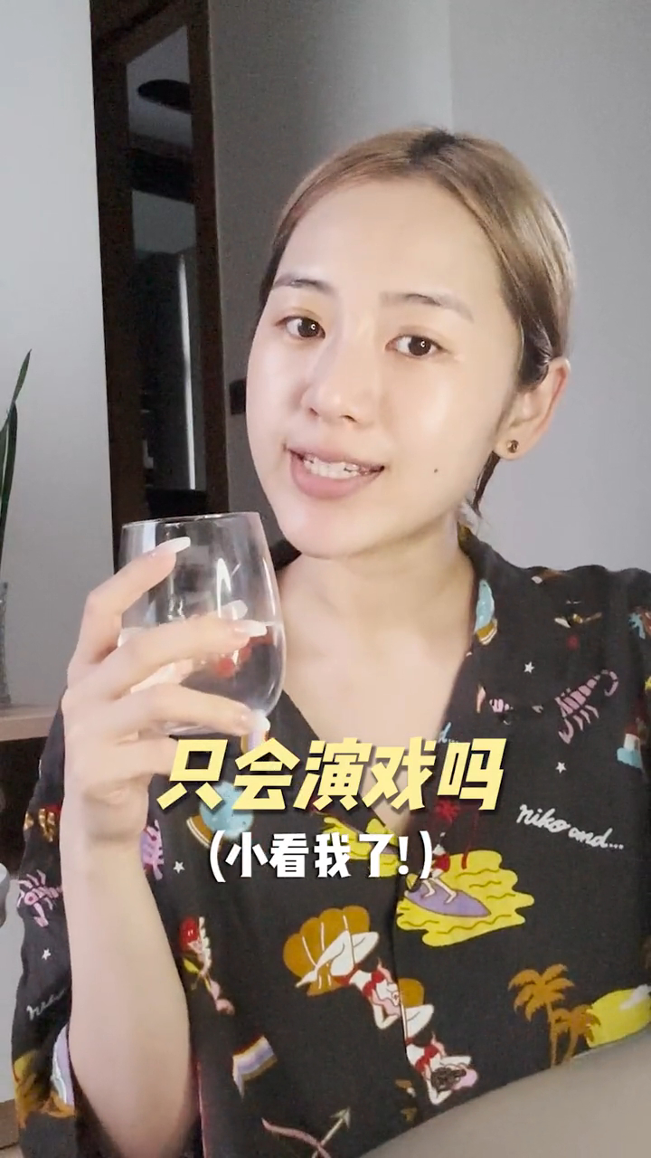 热爱玩内地社交网的她，不时分享TVB的生活。