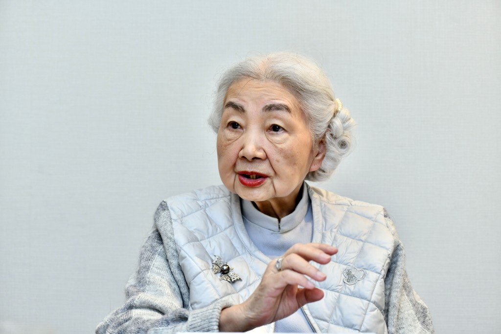 梁愛詩稱讚董建華成功帶領「一國兩制」企穩陣腳。 梁愛詩稱讚董建華成功帶領「一國兩制」企穩陣腳。
