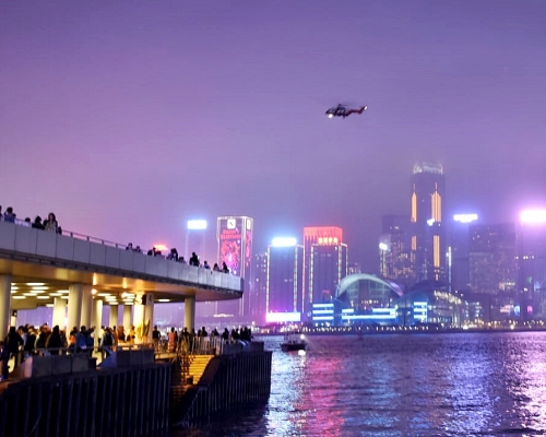 直升機出動搜索。