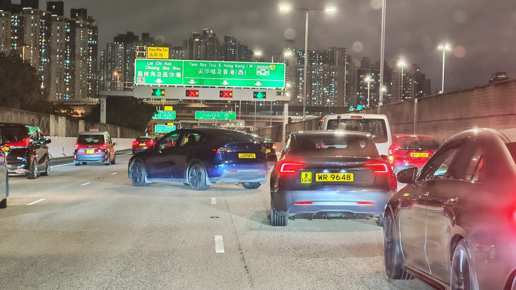 事故期間現場交通繁忙。FB:Bosco Chu@車Cam L(香港群組) 事故期間現場交通繁忙。FB:Bosco Chu@車Cam L(香港群組)