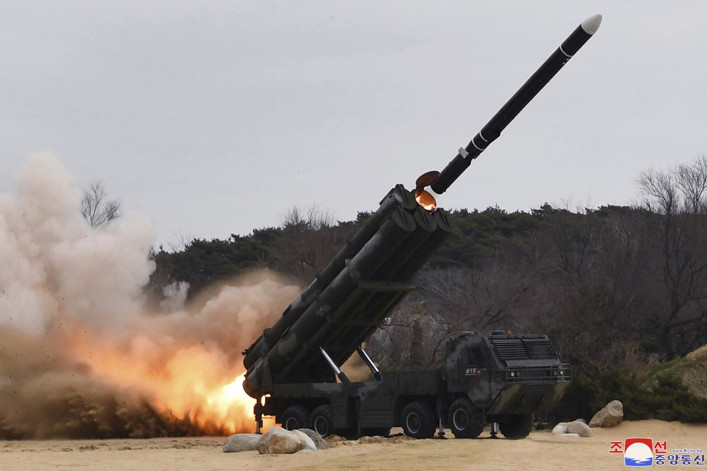 北韓周三（22日）測試了戰略巡航導彈。AP