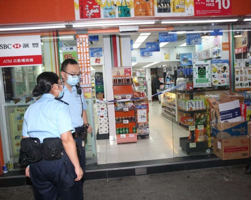 一名持刀賊人打劫元朗便利店，搶走一萬元。
