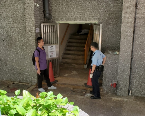 警員在現場調查。 蔡楚輝攝