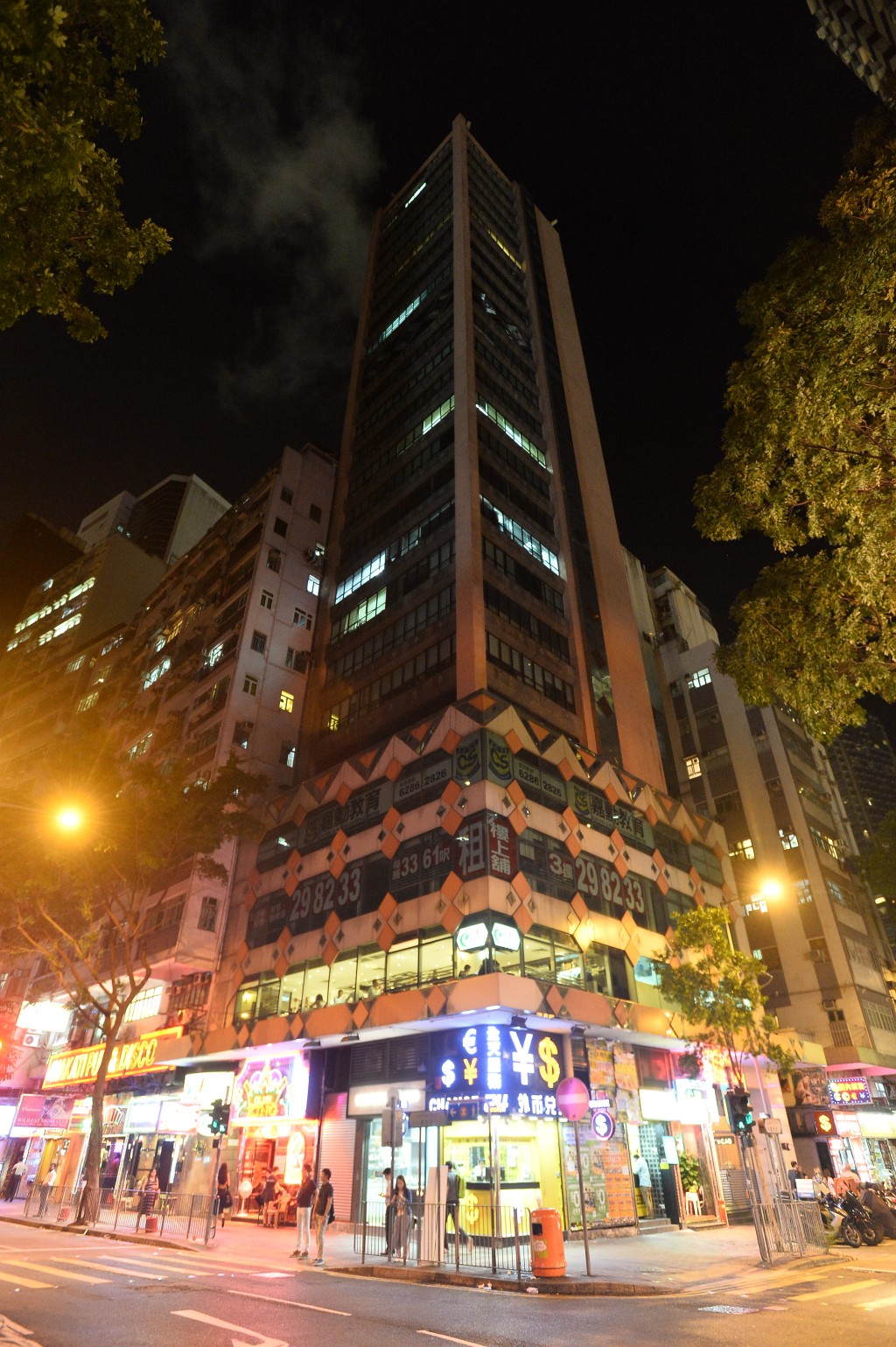 灣仔駱克道88號中層全層單位放售，平均每呎約7463元。