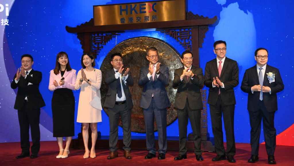 首隻特專科技股掛牌 陳茂波稱支持硬科技企業在港融資 機制已考慮不同需要