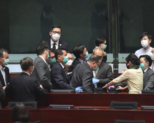 民主派議員與保安爆發推撞。資料圖片