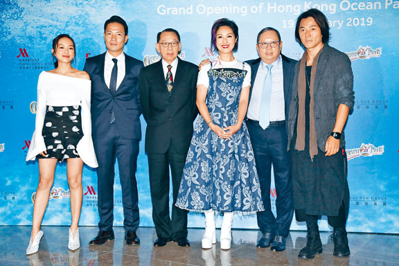 由麗新集團投資興建的香港海洋公園萬豪酒店昨日正式開幕，楊受成、鄭伊健及楊千嬅到賀。