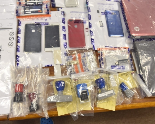 集團製作虛假文件,如偽造僱員合約、收入證明、住址證明及銀行月結單等。楊偉亨攝