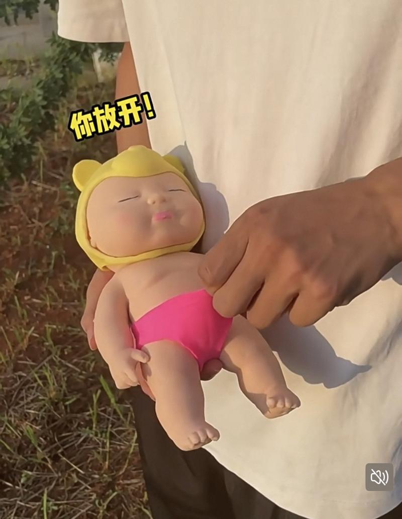 「娜塔莎」被質疑以暴力解壓及擦邊做行銷，鼓吹不良意識。