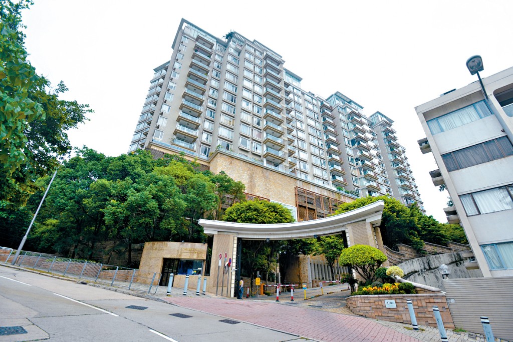 九龍塘畢架山一號17座高層A室，持貨約10年易手，帳面賺約260萬。