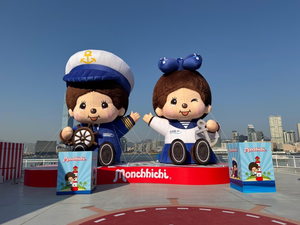 兩隻超巨型8米高Monchhichi（圖片來源：《親子王》）