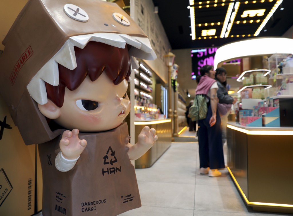 英國的泡泡瑪特分店。新華社