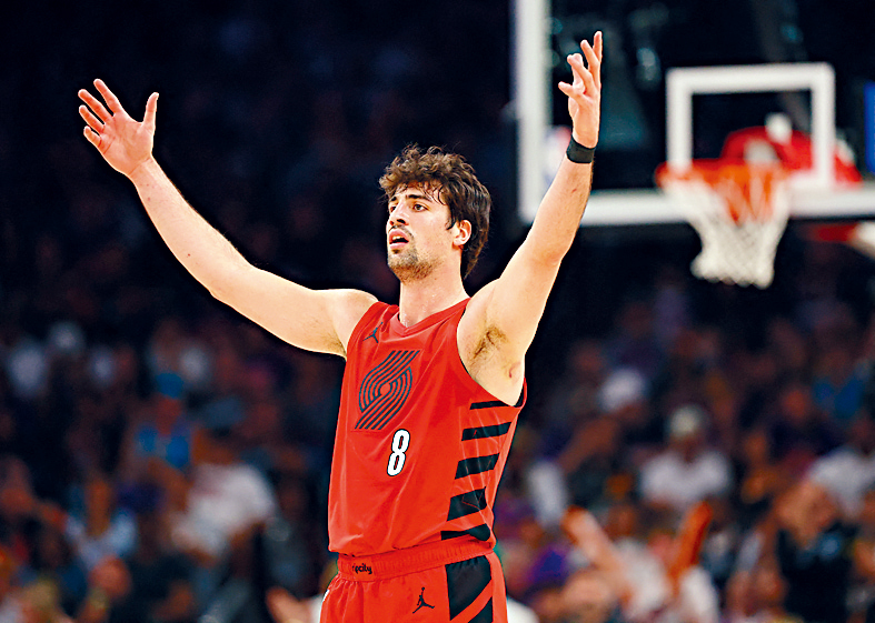 阿夫迪查帶領拓荒者擊敗太陽。