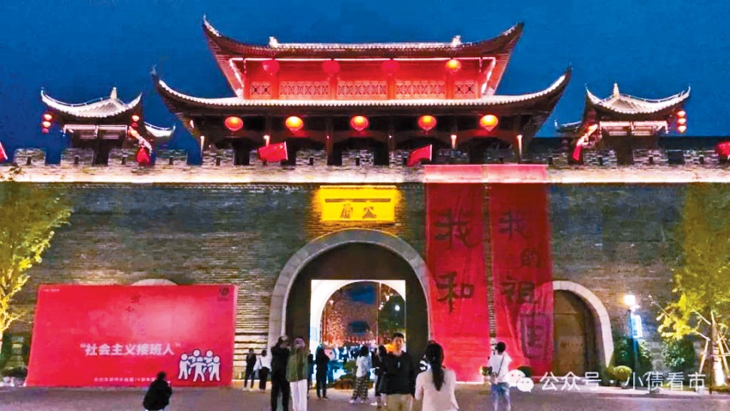 大庸古城遊客稀疏。