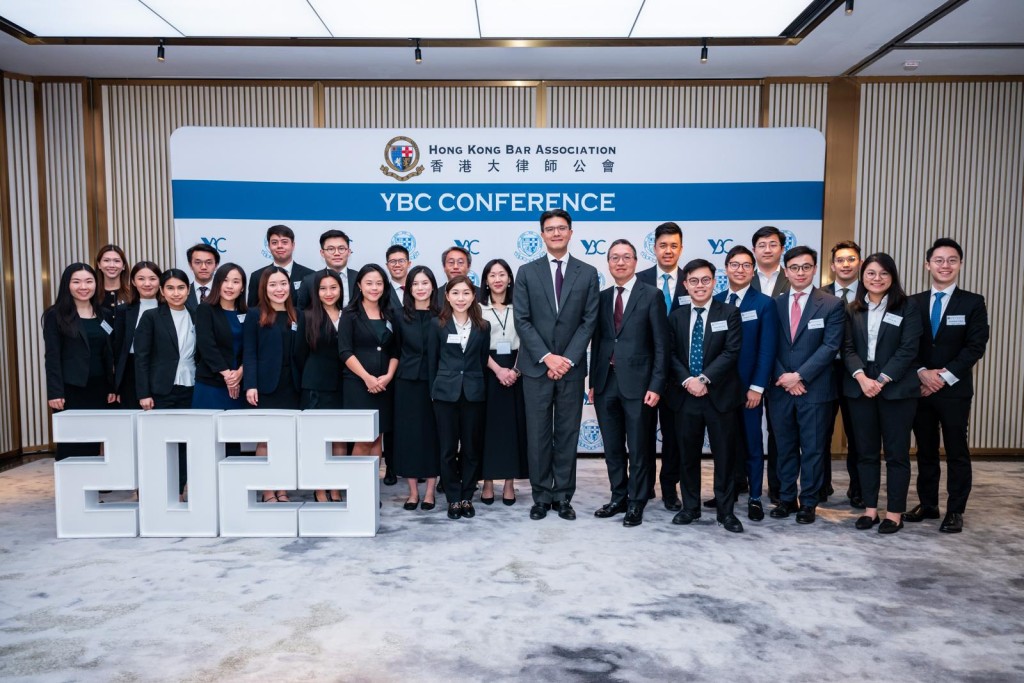 今次國際會議由大律師公會新晉大律師常委會籌辦。他們執業7 年以下,是公會的後起之秀及新力軍。 今次國際會議由大律師公會新晉大律師常委會籌辦。他們執業7 年以下,是公會的後起之秀及新力軍。