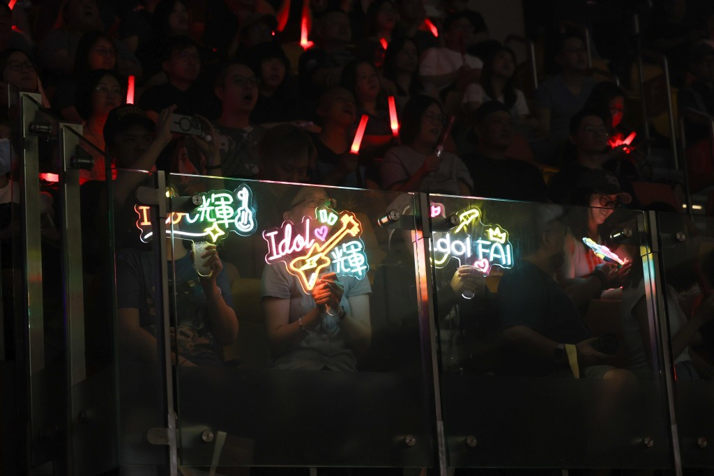 大批Fans支持! 大批Fans支持!