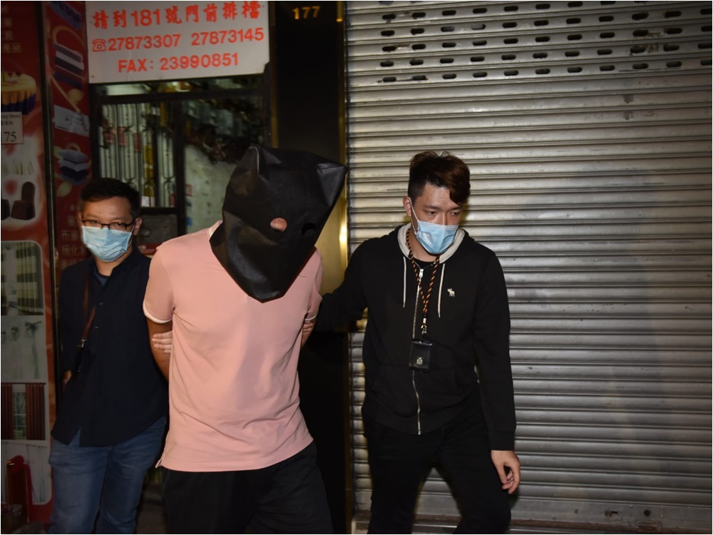 警方檢獲市值約4萬元的懷疑大麻花。尹敬堂攝
