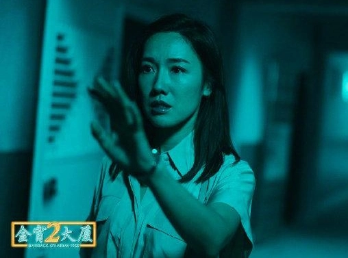 李施嬅 《金宵大廈2》是今年焦點劇集之一，事關劇集第一輯深得觀眾喜愛，而第二輯播出亦引起熱烈討論，女主角李施嬅在時空穿梭的劇情中，不但演技精湛，造型亦都靚到網民大讚！絕對有機會入圍爭視后！