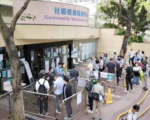 市民大排長龍。