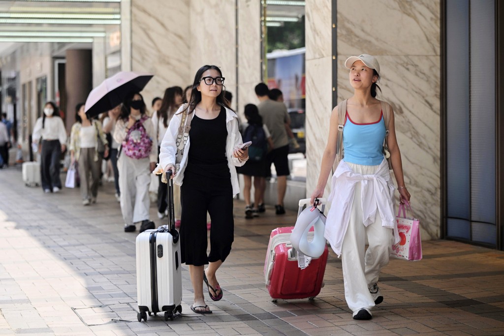中秋節加上內地十一黃金周,由上周起已有不少內地旅客來港旅遊。資料圖片 中秋節加上內地十一黃金周,由上周起已有不少內地旅客來港旅遊。資料圖片