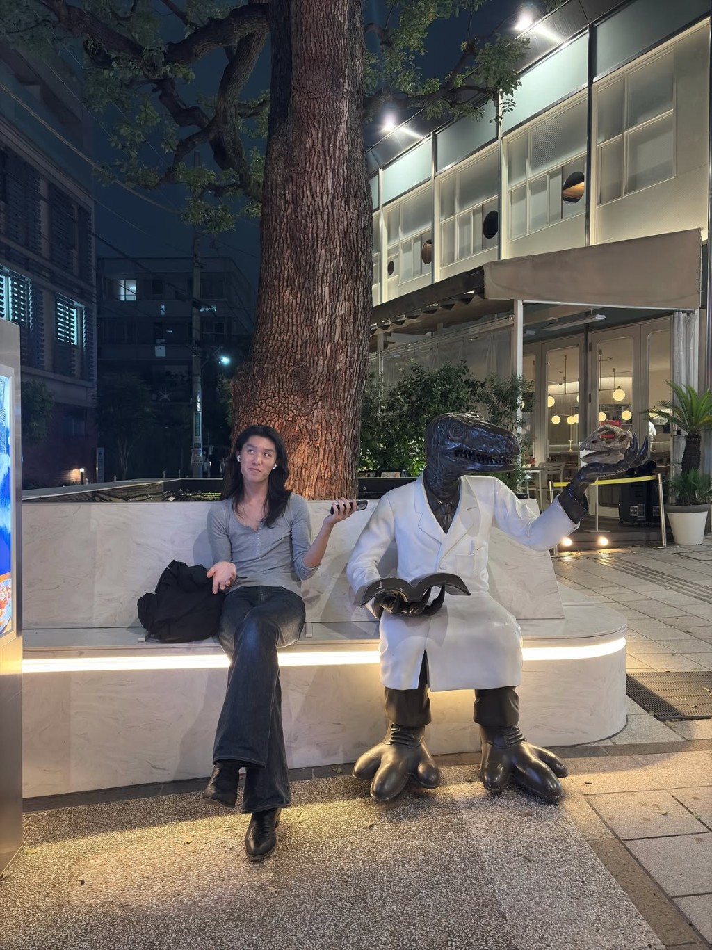 林寶打扮風格大變，有網民質問他是否愛上女性打扮。