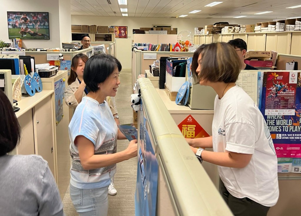 沈鳳君呼籲同事積極參與選舉日。文體旅局fb