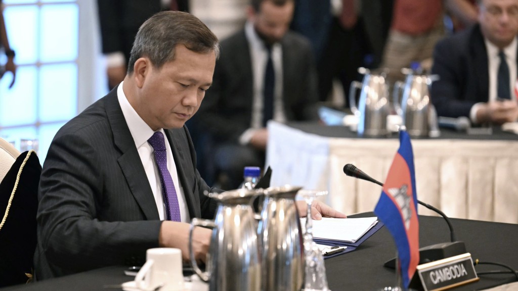 柬埔寨首相洪瑪奈出席馬來西亞總理安華主持的泰柬停火會談。 美聯社