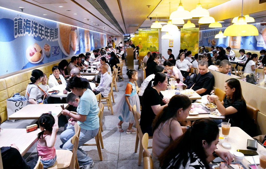 黃傑龍指，食肆不會即時加價。