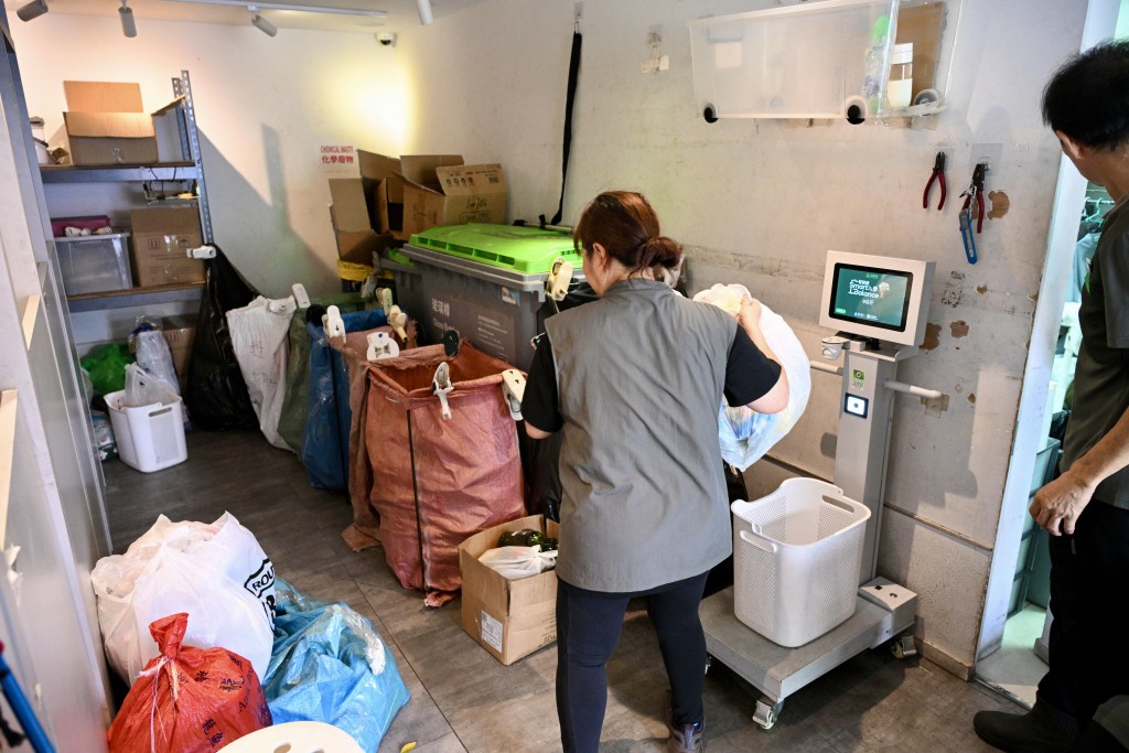 鄭健透露，目前約四成半參與「綠在區區」回收的市民表態「不要積分」。