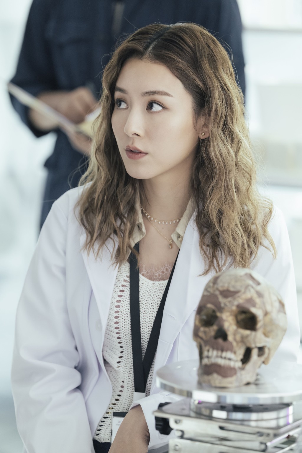 敏奕在《刑偵》中演法醫人類學家「方菀芊」(Dr. Fong)。