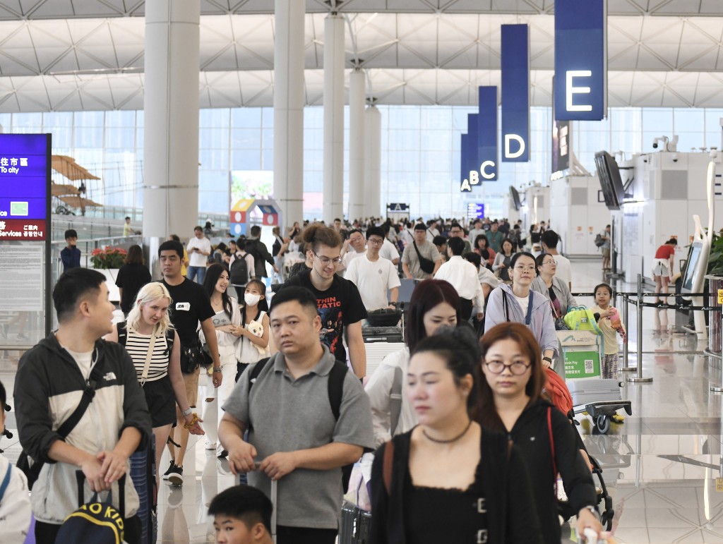 黑雨下機場情況。 黑雨下機場情況。