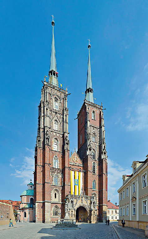 弗羅茨瓦夫主教座堂是一座哥德式建築，體現樂斯拉夫的多元文化特色。
