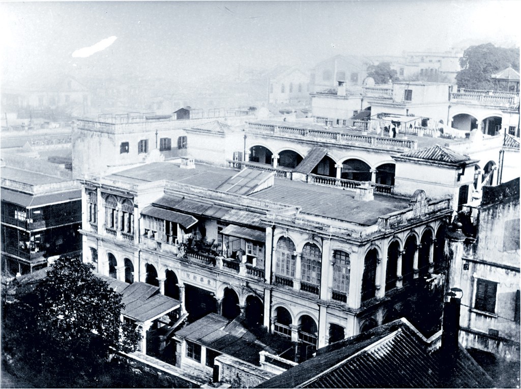 香港中醫藥發展史源遠流長，首間華人醫院「東華醫院」在1872年開幕，門診以贈醫施藥原則營運。