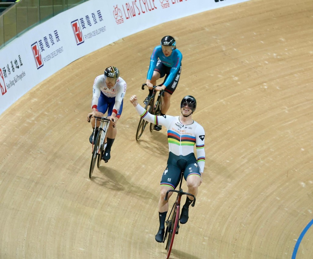 男子凯林赛金牌得主是荷兰的Harrie Lavreysen，他在东京及巴黎奥运共夺5面金牌，包括巴奥的凯林赛金牌，杜棹熙（蓝衫）难得跟这些世界级的车手较量。徐嘉华摄