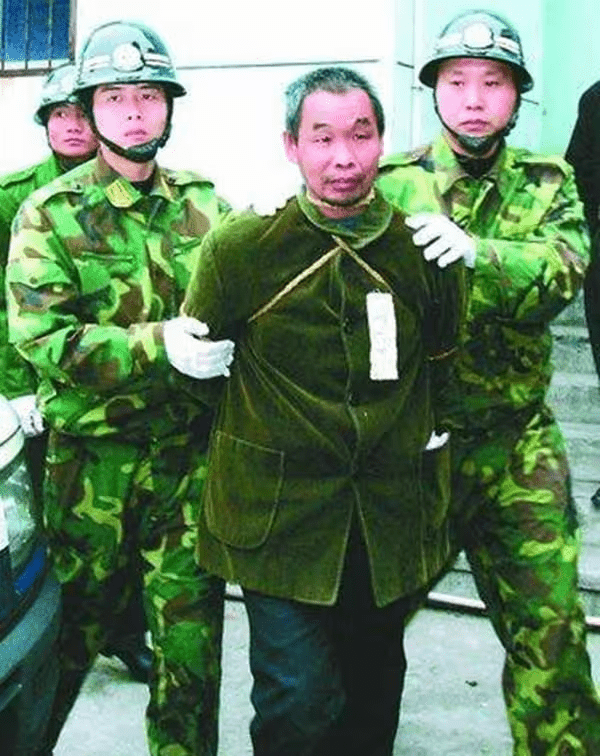 2006年陕西汉阴特大杀人案，凶手邱兴华。