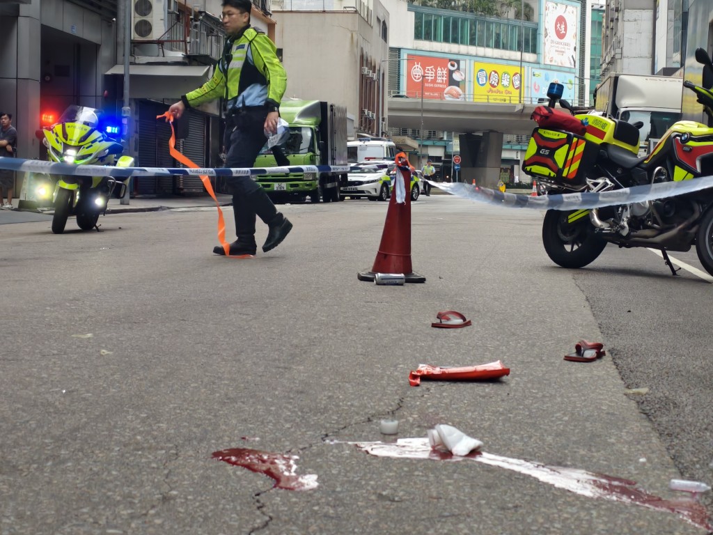 現場遺下一灘血迹。