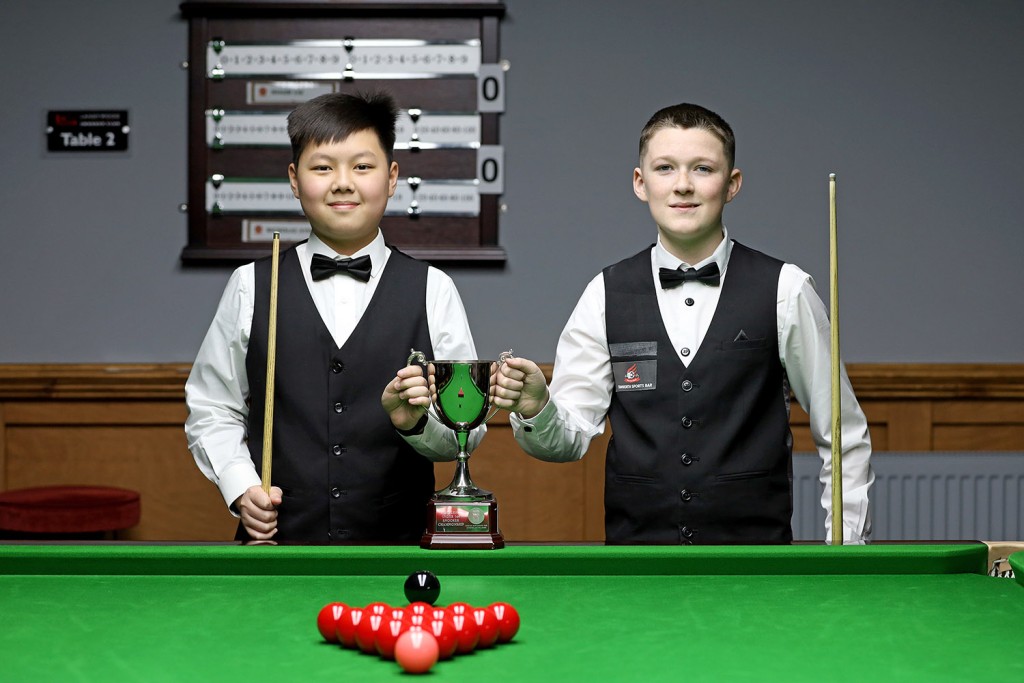 ■香港桌球小將,12歲的廖予生(Shaun Liu)在英國U14桌球錦標賽決賽,以直落4局橫掃對手Nicholas Ayers勇奪冠軍。(EPSB圖片) ■香港桌球小將,12歲的廖予生(Shaun Liu)在英國U14桌球錦標賽決賽,以直落4局橫掃對手Nicholas Ayers勇奪冠軍。(EPSB圖片)