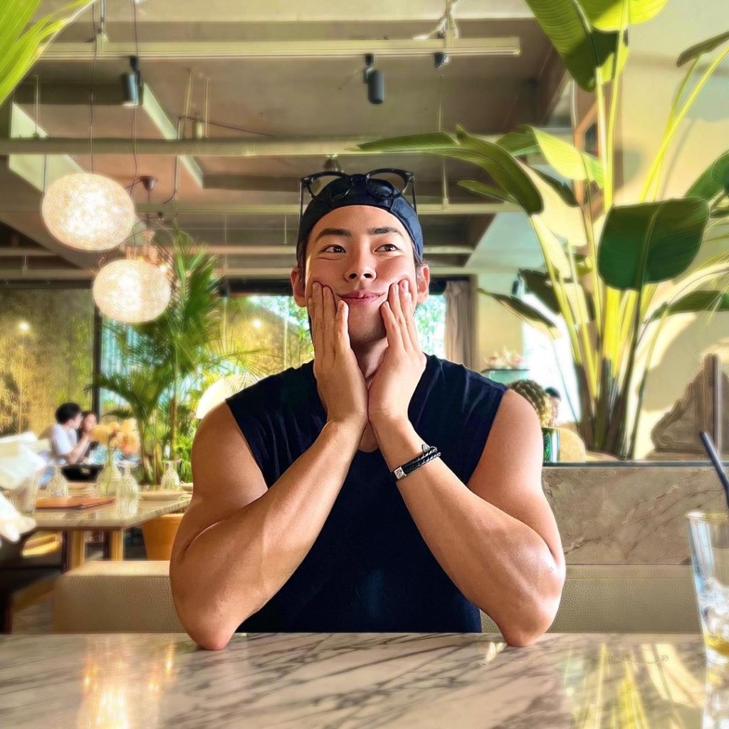 韓政源手臂肌肉好Firm。