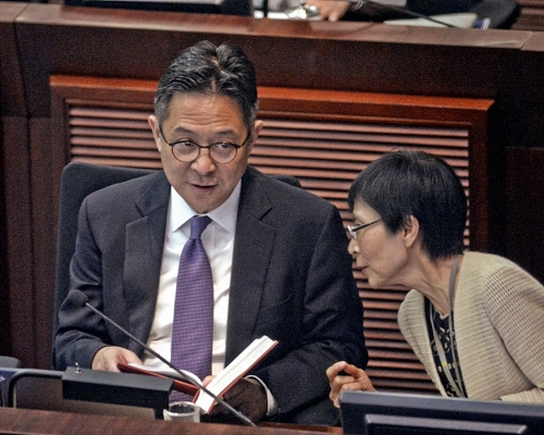 公民黨質疑陳維安(左)的處理手法。資料圖片