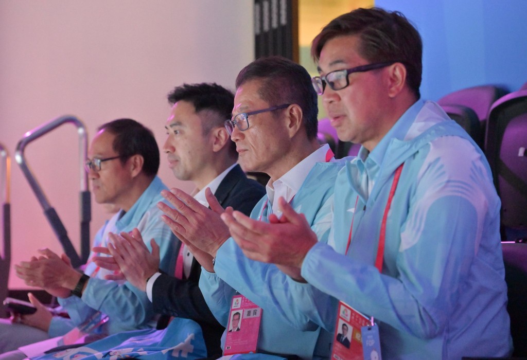 陈茂波去到启德体艺馆观赛,并全力为香港运动员打气。陈茂波FB图片 陈茂波去到启德体艺馆观赛,并全力为香港运动员打气。陈茂波FB图片