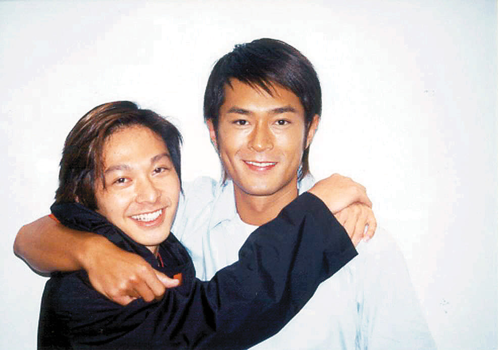 邓一君在《烈火雄心》与古天乐饰演两兄弟而成为好友。