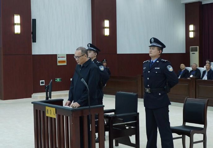 央行前副行长范一飞出庭受审，当庭表示认罪悔罪。