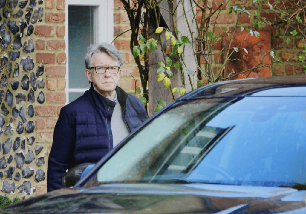 倫敦警察廳表示，警方在北倫敦一處住所拘捕一名72歲男子，並帶返警署問話。美聯社資料圖片