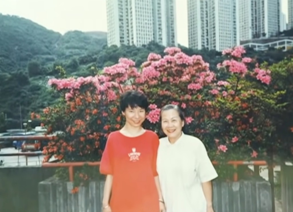 許婆婆大女36歲時不幸腦中風,當時許婆婆仍堅持拍劇。 許婆婆大女36歲時不幸腦中風,當時許婆婆仍堅持拍劇。