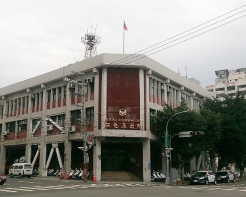 西屯派出所派員到場突擊搜查。網圖