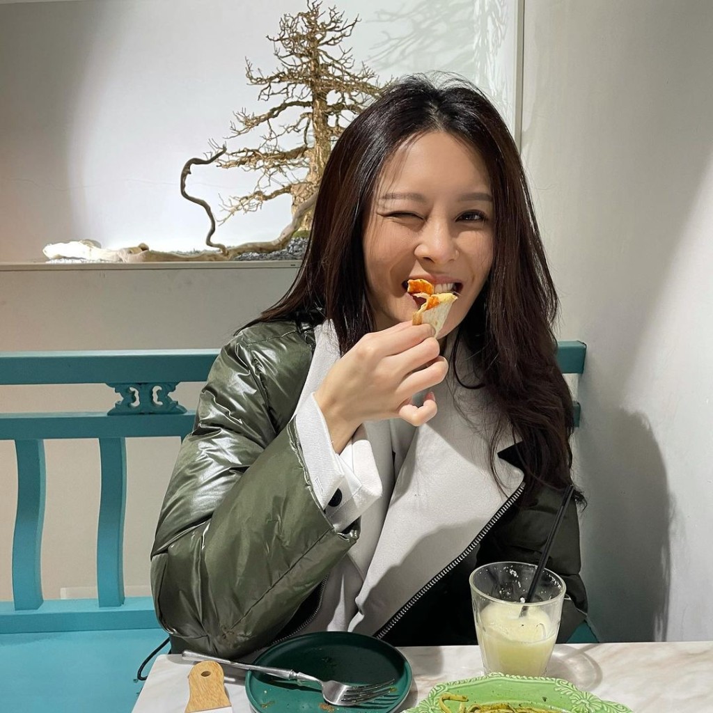 張曦雯（Kelly）注重飲食均衡，不會戒口。（圖片來源：「kelllycheung」instagram）