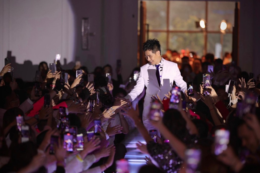 今年2月，林志穎意外後首度公開露面，見到現場氣氛勁high，林志穎更即場清唱《17歲的雨季》。