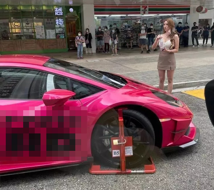 有網民發現該駕林寶堅尼跑車，車身上噴有一個加密貨幣平台的字樣。