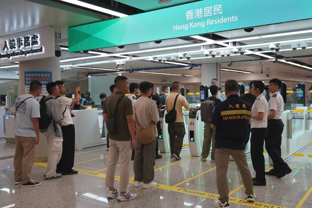 為確保新皇崗口岸開通後運作暢順，港府今日(29日)於皇崗口岸再次舉行大型跨境壓力測試。