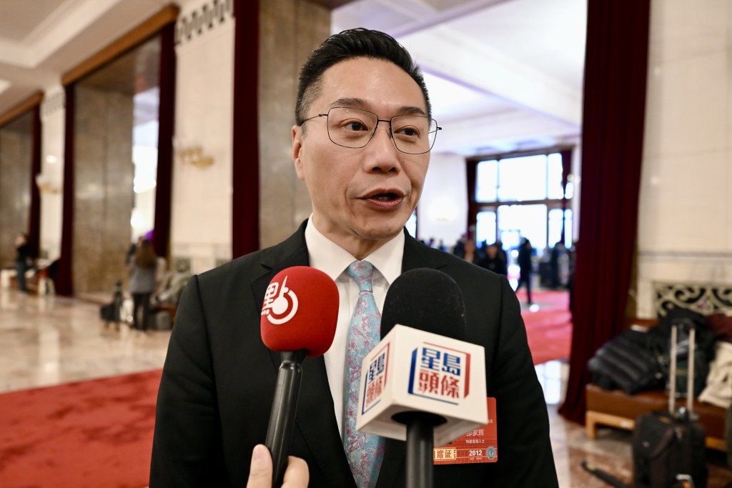 全國政協委員、批發及零售界立法會議員邵家輝表示，會議能勝利閉幕，很榮幸可以參與其中。